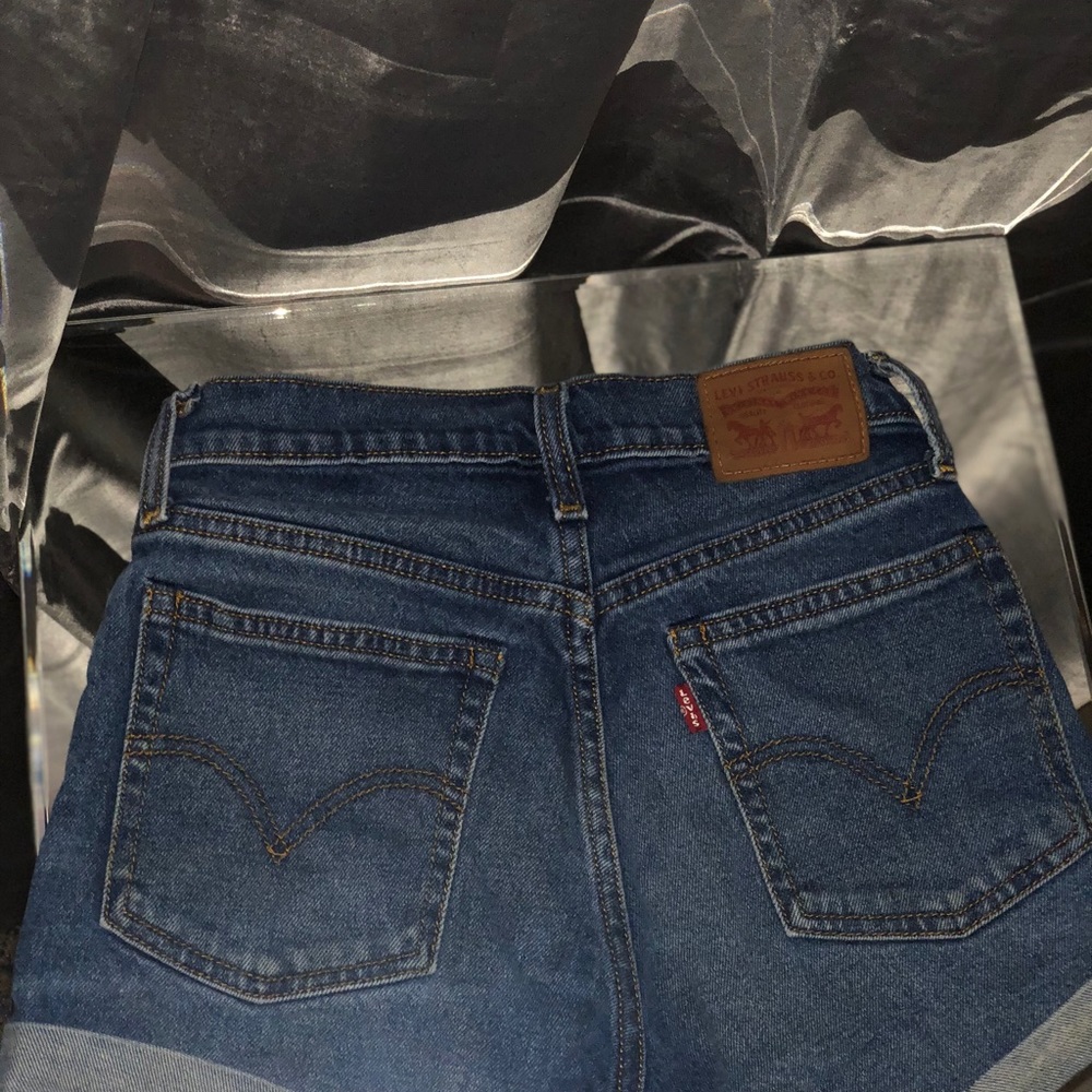 High Rise Levi Shorts - Picture 4 of 7